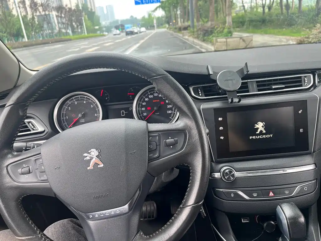 Peugeot 408 1.8 L Auto Luxury