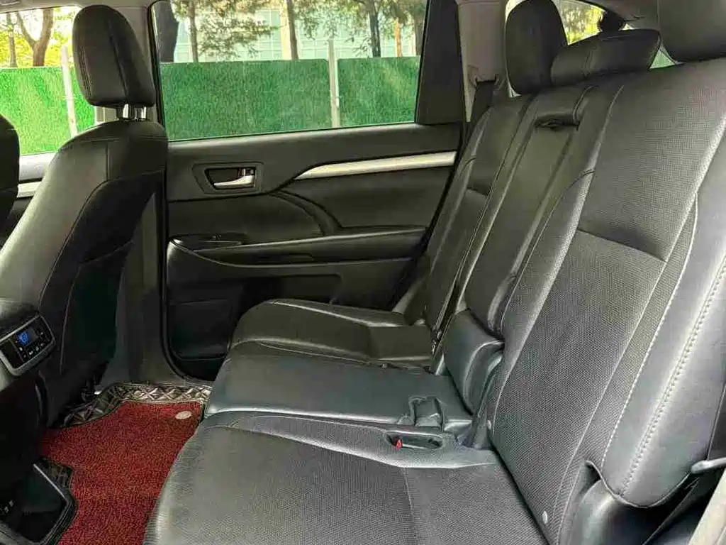 Highlander 2.0 T 2 WD Distinguished 7-seat CN-V