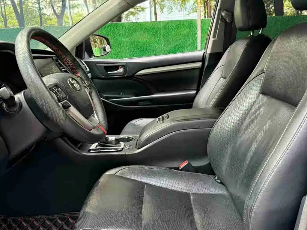 Highlander 2.0 T 2 WD Distinguished 7-seat CN-V