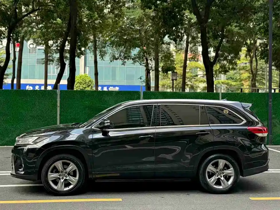 Highlander 2.0 T 2 WD Distinguished 7-seat CN-V