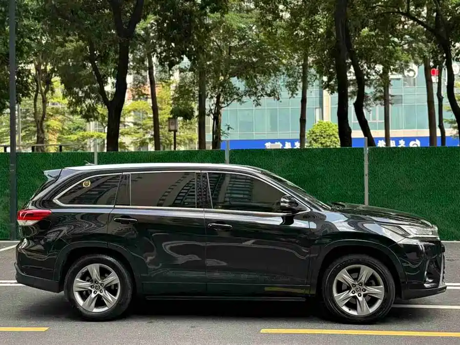 Highlander 2.0 T 2 WD Distinguished 7-seat CN-V