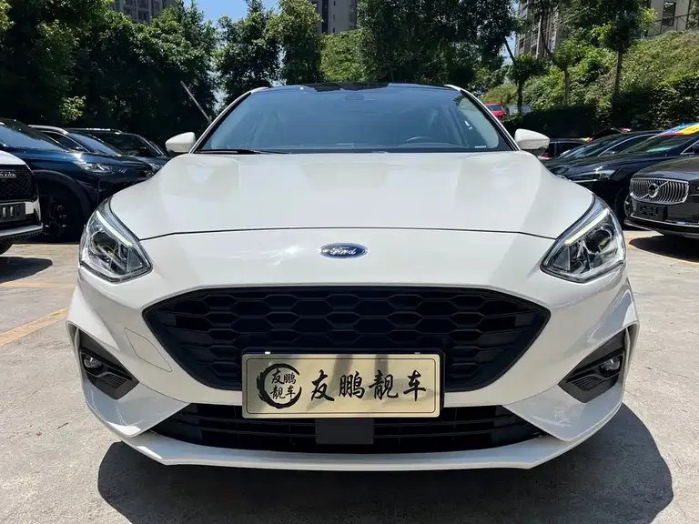 Ford Focus Sedan EcoBoost 125 Auto Sharp Trend CN-V