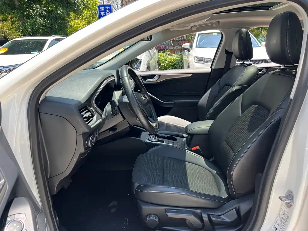 Focus Sedan EcoBoost 125 Auto Sharp Trend CN-V