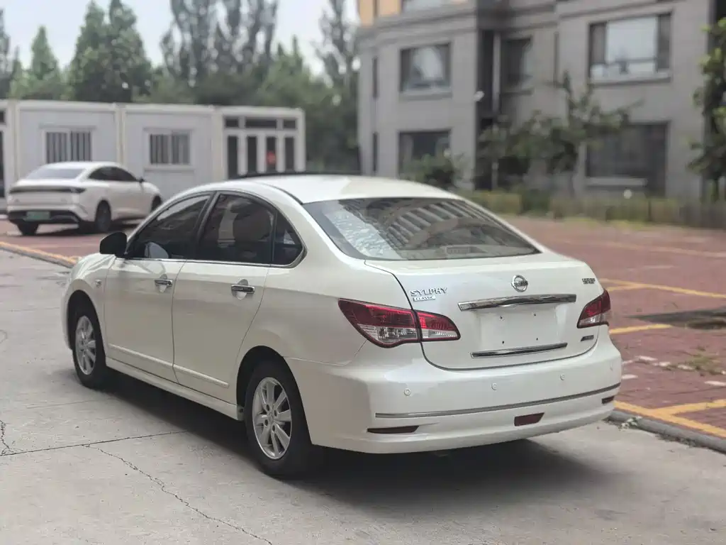 Sylphy Classic 1.6 XE Manual Leading