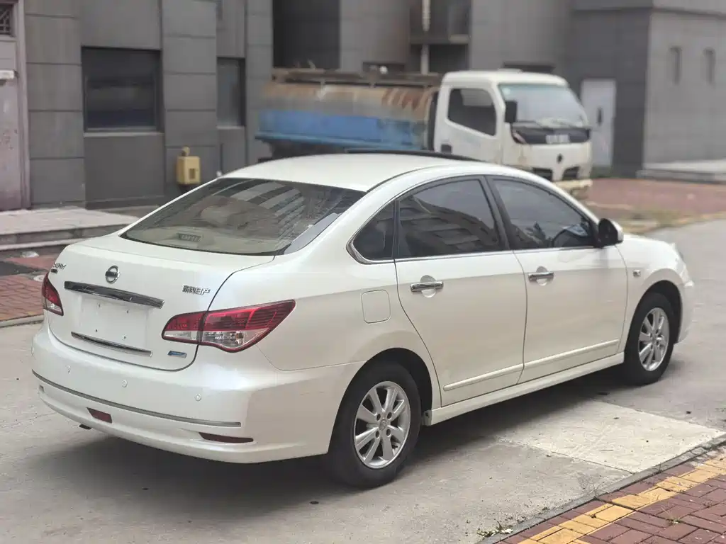 Sylphy Classic 1.6 XE Manual Leading