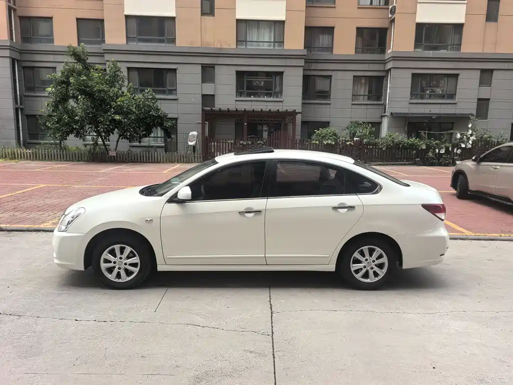 Sylphy Classic 1.6 XE Manual Leading