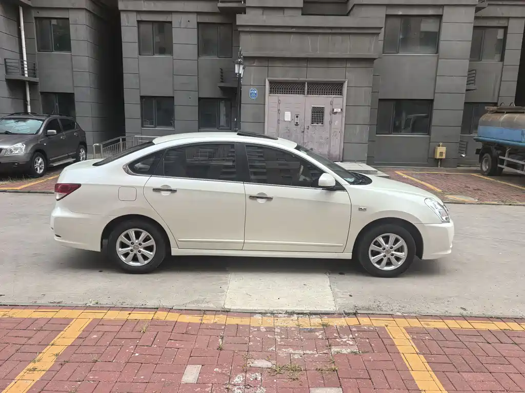 Sylphy Classic 1.6 XE Manual Leading