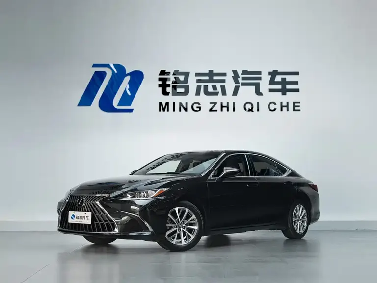 Lexus ES 200 Outstanding