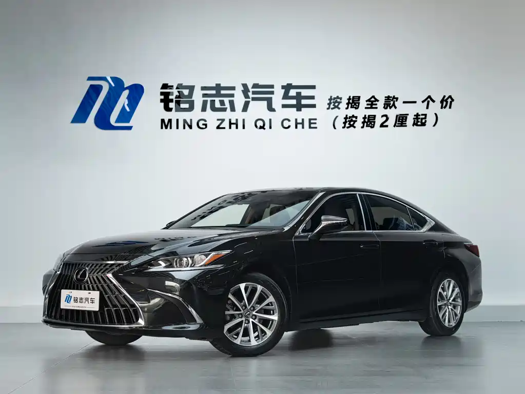 Lexus ES 200 Outstanding