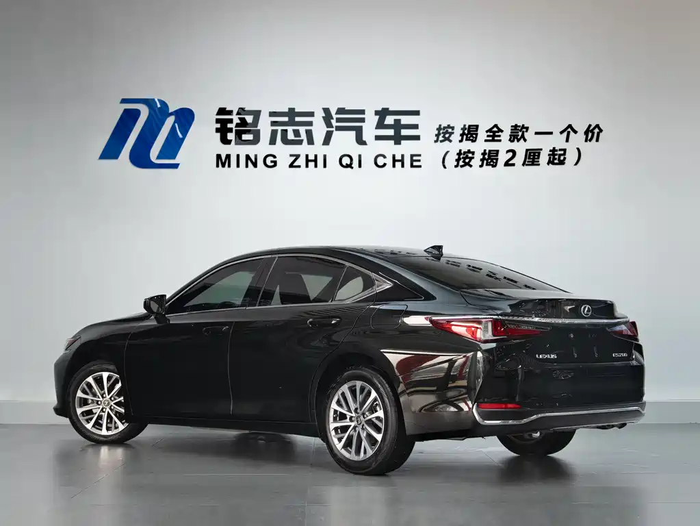 Lexus ES 200 Outstanding