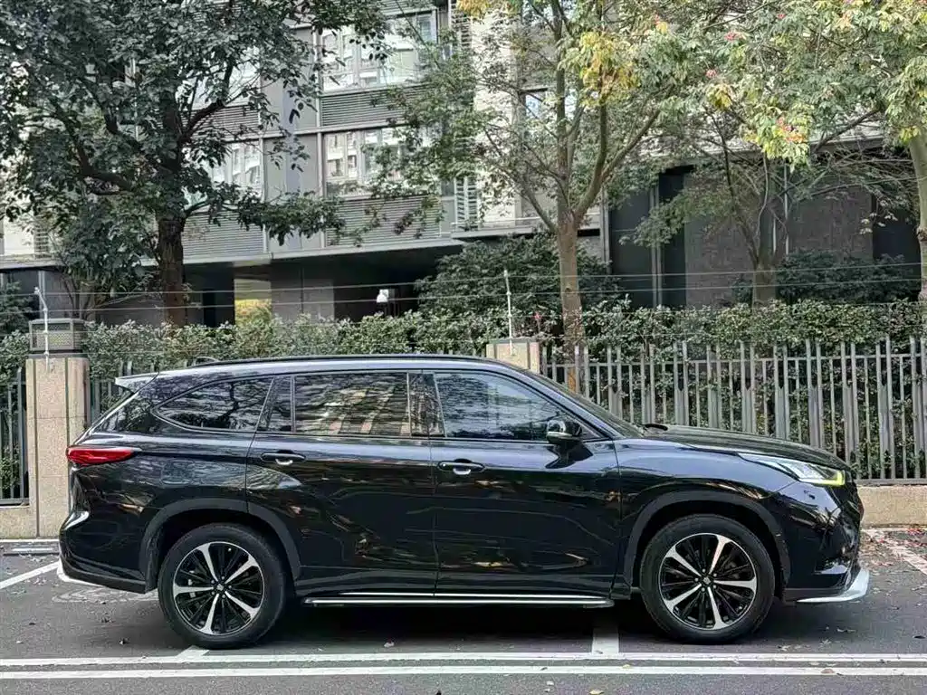 Crown Kluger 2.0 T 4 WD Power Shine