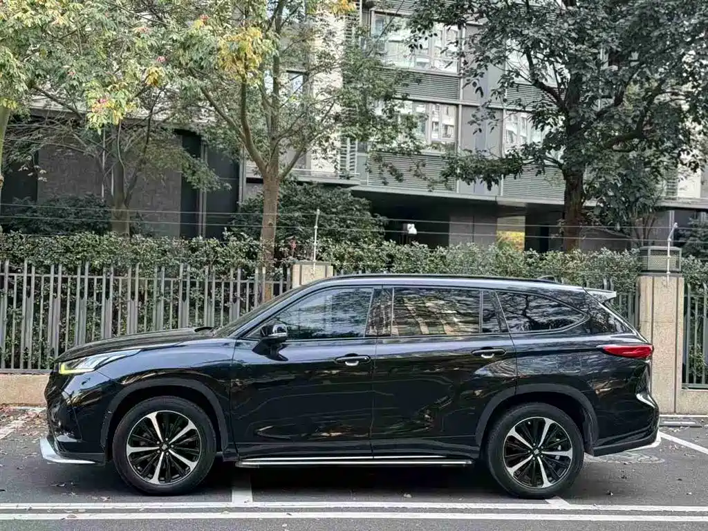 Crown Kluger 2.0 T 4 WD Power Shine