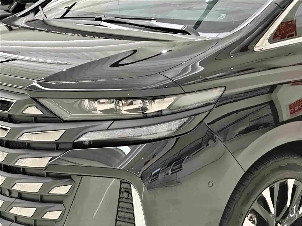 Vellfire Crown Dual Engine 2.5 L Supreme Executive
