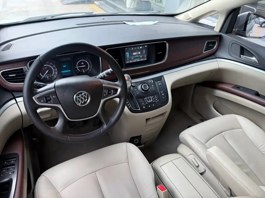 Buick GL8 25 S Distinguished CN-V