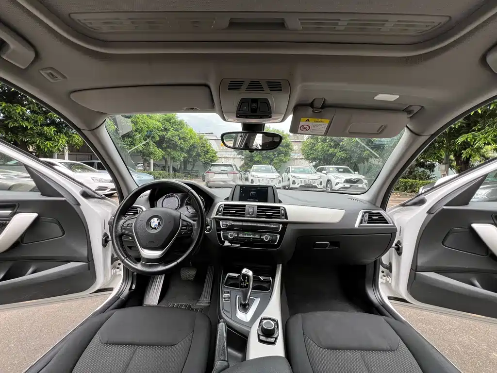 BMW 1 Series (Import) 118 i Leading