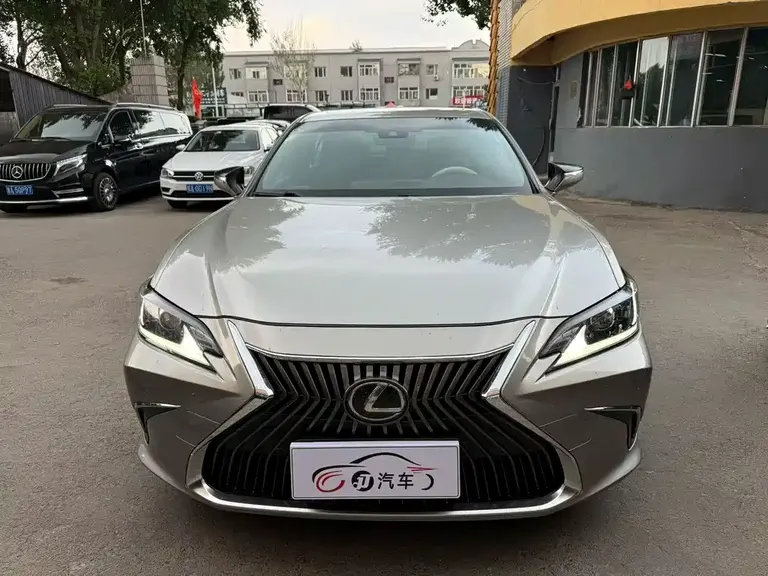 Lexus ES 200 Outstanding CN-V