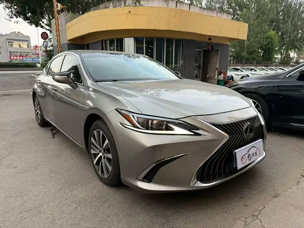Lexus ES 200 Outstanding CN-V