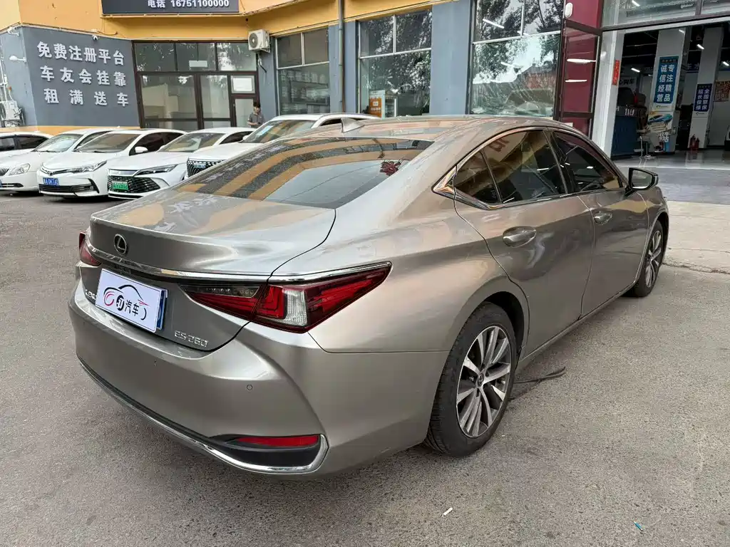 Lexus ES 200 Outstanding CN-V