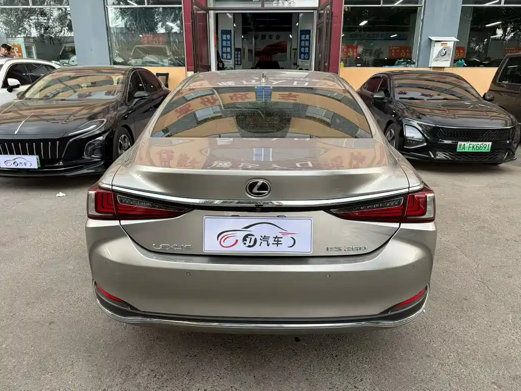 Lexus ES 200 Outstanding CN-V