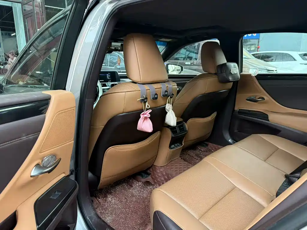 Lexus ES 200 Outstanding CN-V