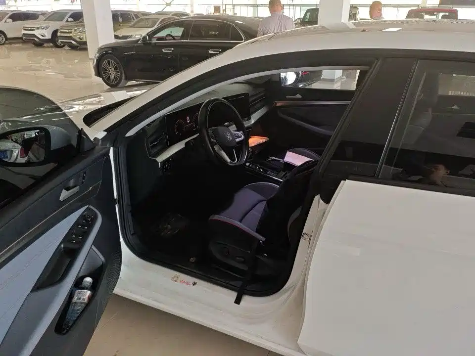Lamando Lamando L 280 TSI DSG Dazzle Hot