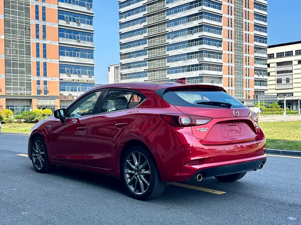 Mazda 3 Axela Hatchback 2.0 L Auto Sport CN-V