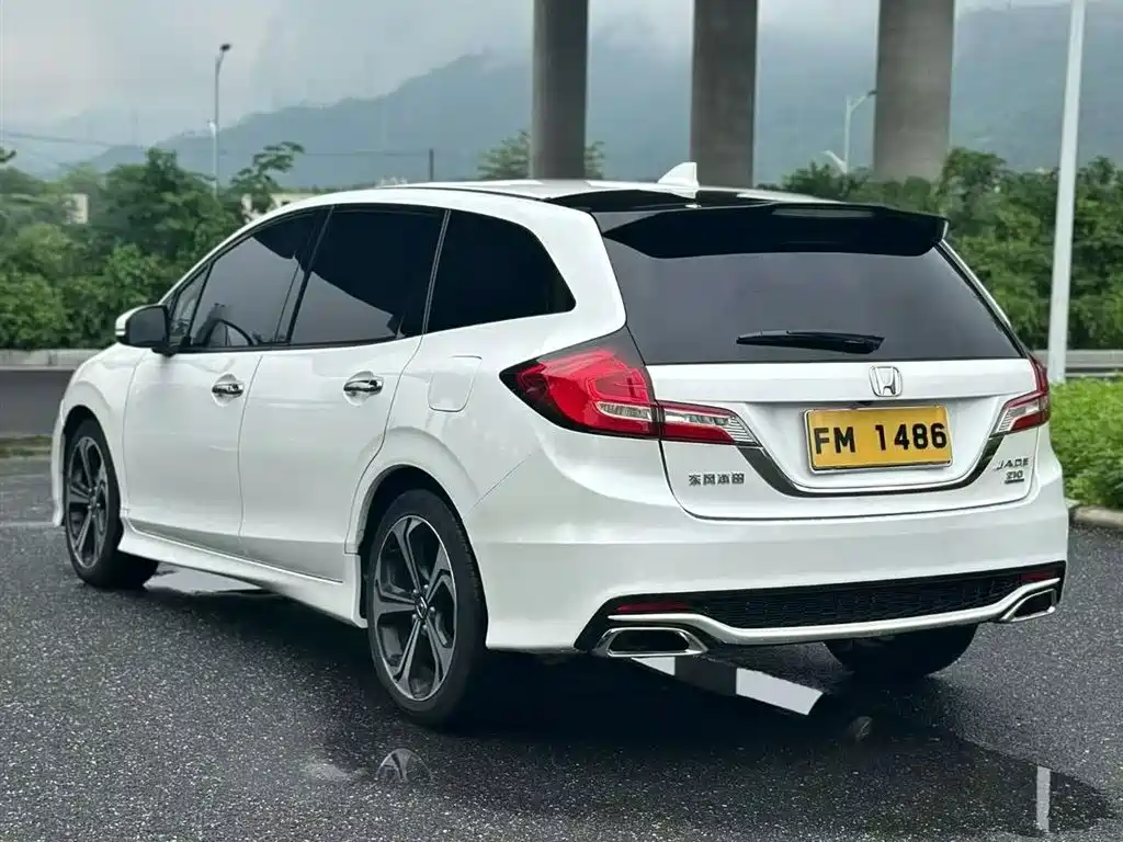 Jade 210 TURBO CVT Luxury 5-seat