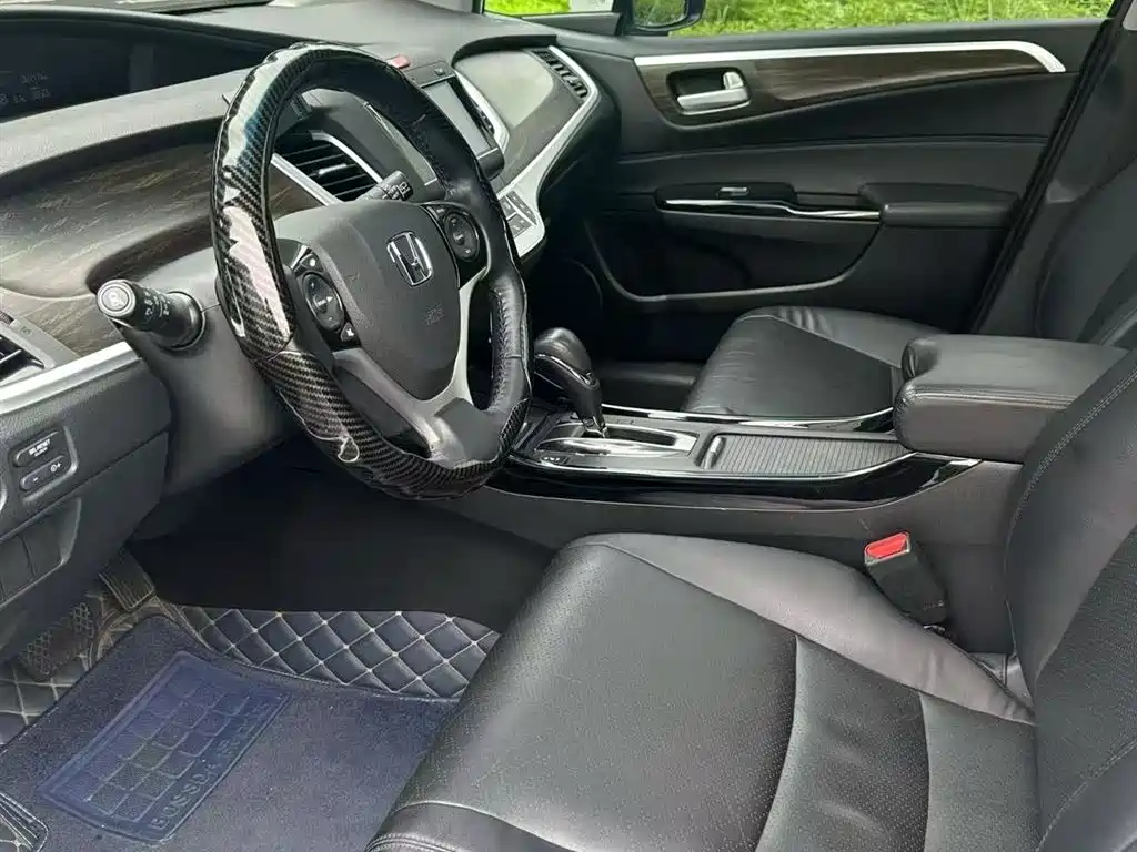 Jade 210 TURBO CVT Luxury 5-seat