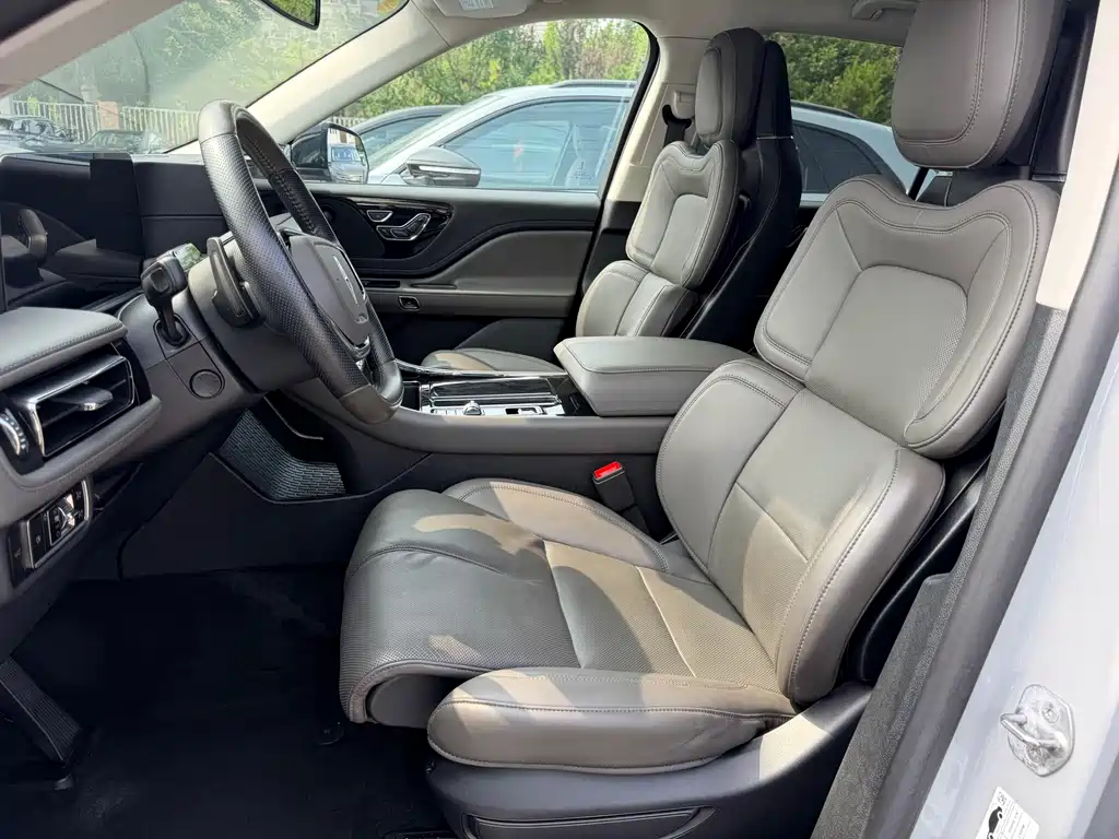 Aviator 3.0 T V6 4 WD Luxury Elegant 6-seat