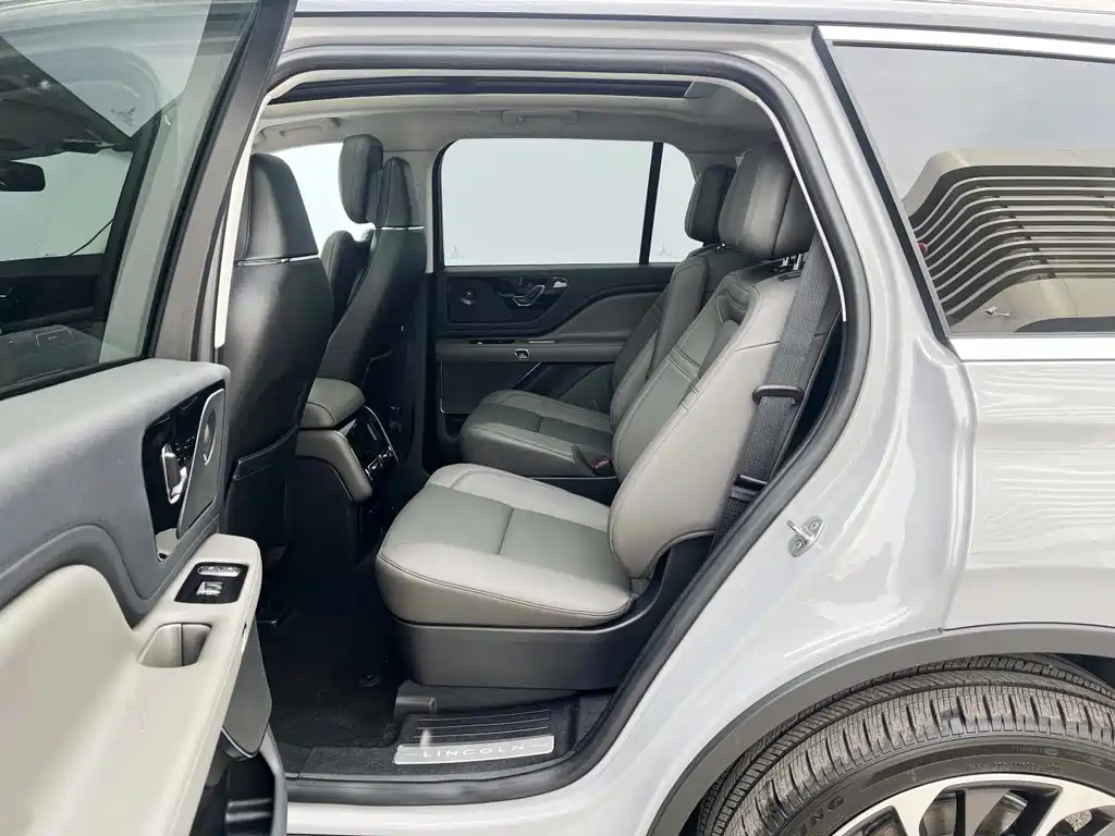 Aviator 3.0 T V6 4 WD Luxury Elegant 6-seat