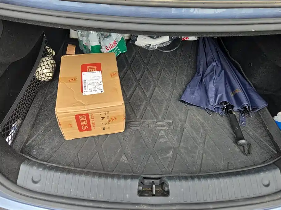 Seal Glory DM-i 1.5 L 121 km Luxury