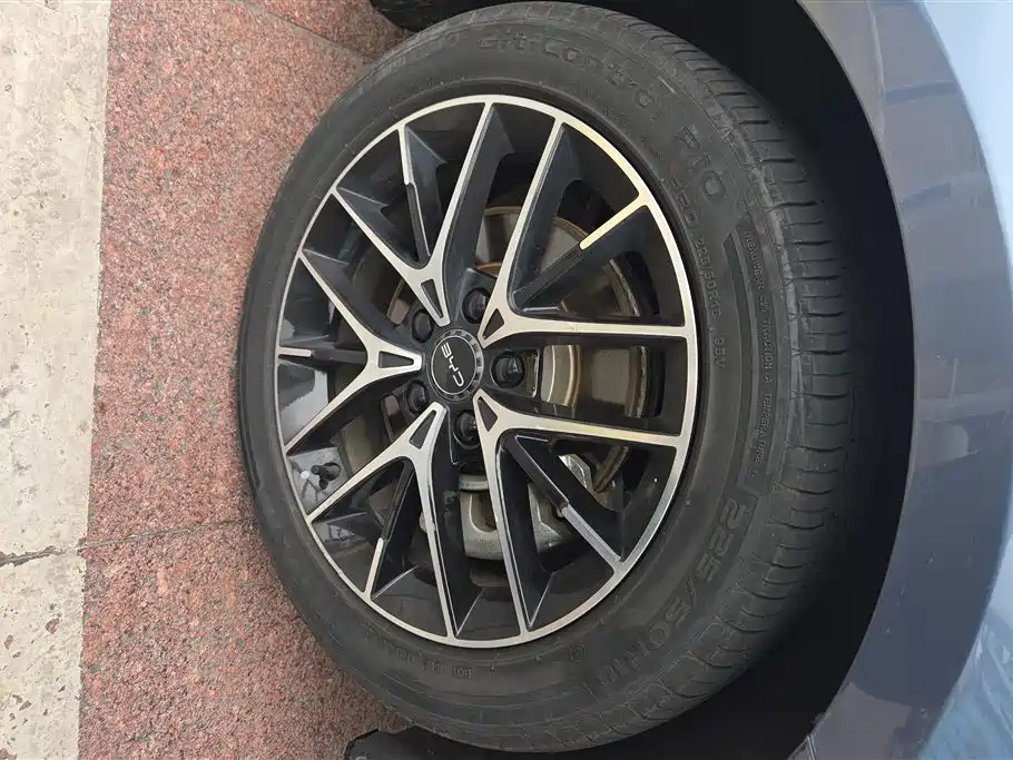 Seal Glory DM-i 1.5 L 121 km Luxury