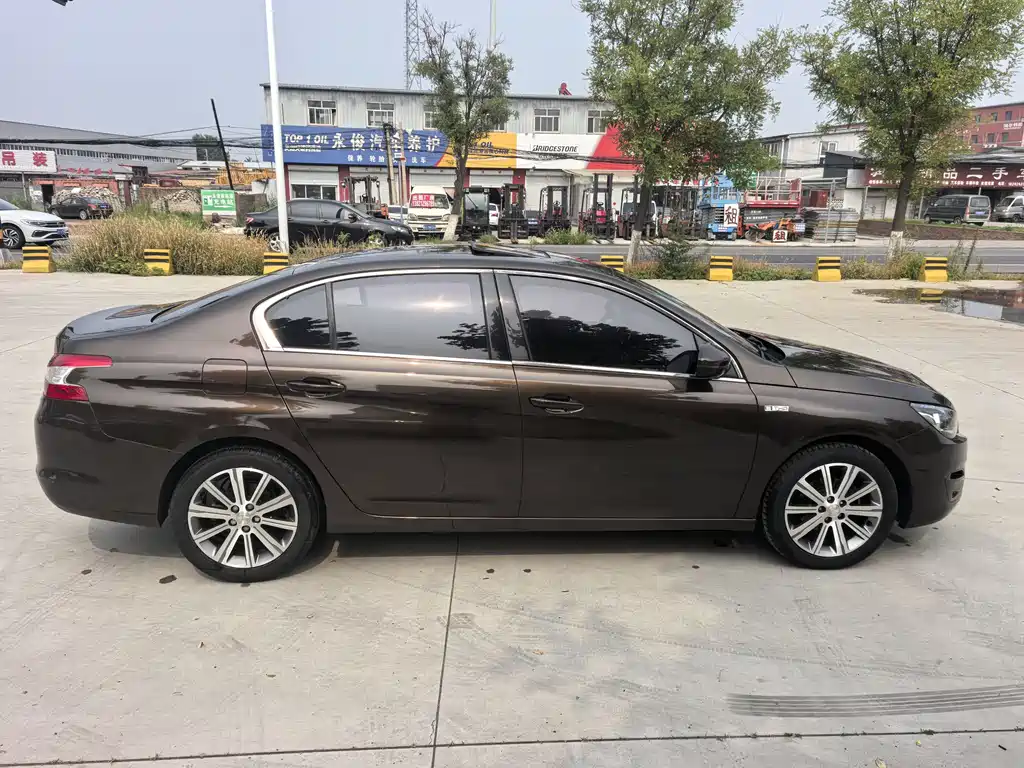 Peugeot 408 1.2 T Auto Luxury