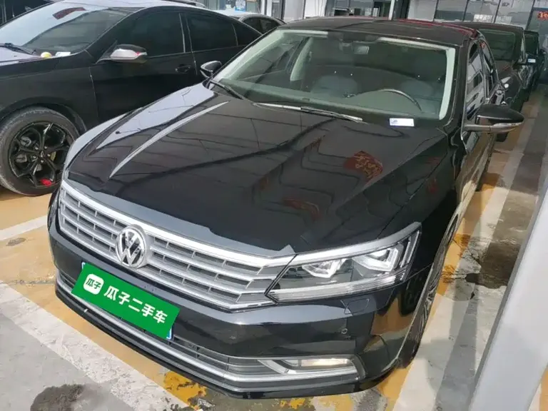 Volkswagen Passat 330 TSI DSG Royal
