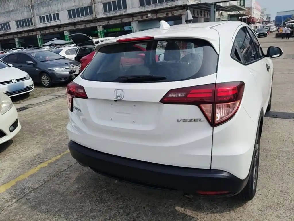 Vezel 1.8 L CVT 2 WD Pioneer