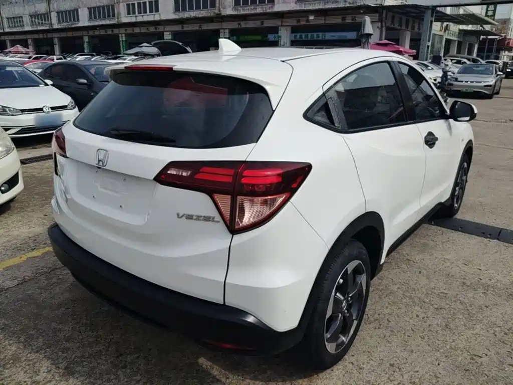 Vezel 1.8 L CVT 2 WD Pioneer