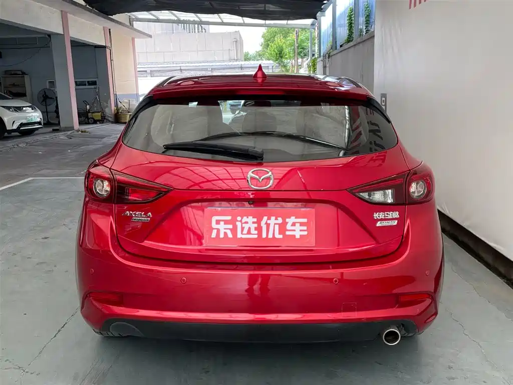 Mazda 3 Axela Hatchback 1.5 L Auto Luxury CN-V