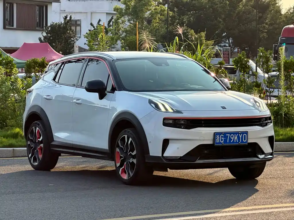 Lynk & Co 06 1.5 T Shine Halo