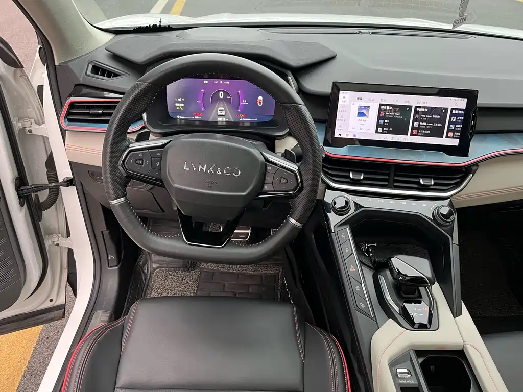 Lynk & Co 06 1.5 T Shine Halo