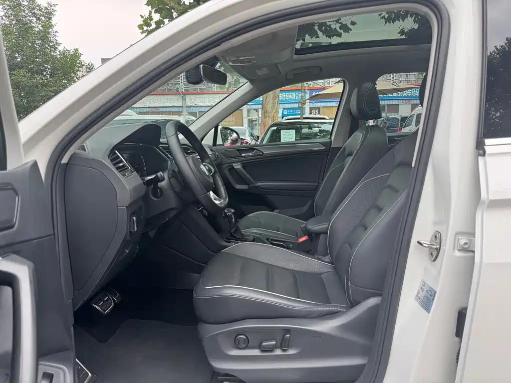 Tiguan L 330 TSI Auto 2 WD R-Line Flagship CN-VI