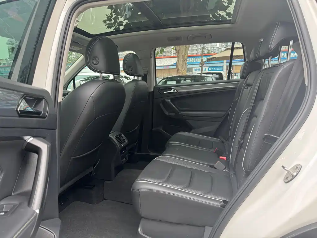 Tiguan L 330 TSI Auto 2 WD R-Line Flagship CN-VI