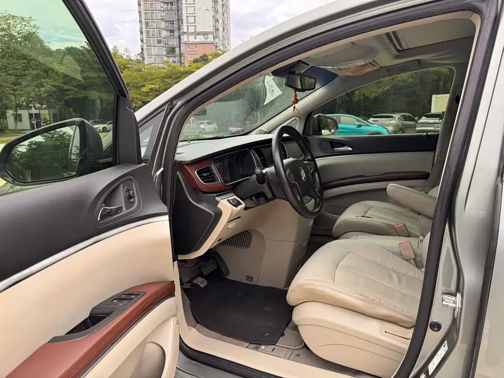 Buick GL8 2.4 L LT Luxury Business Executive