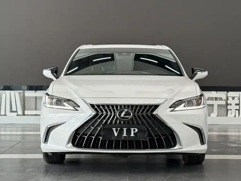 Lexus ES 200 Outstanding