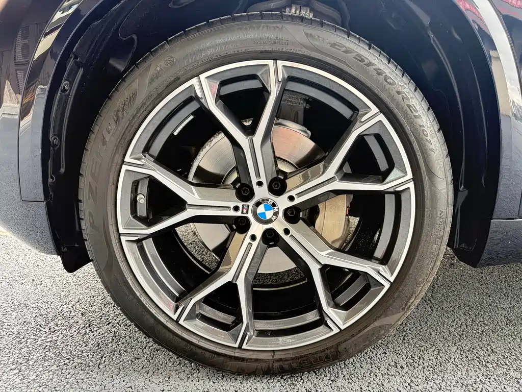 BMW X5 xDrive 30 Li Premium M Sport Night Package