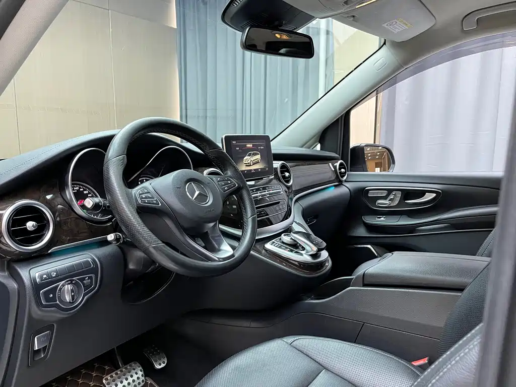 Mercedes-Benz V-Class V 260 Distinguished CN-V
