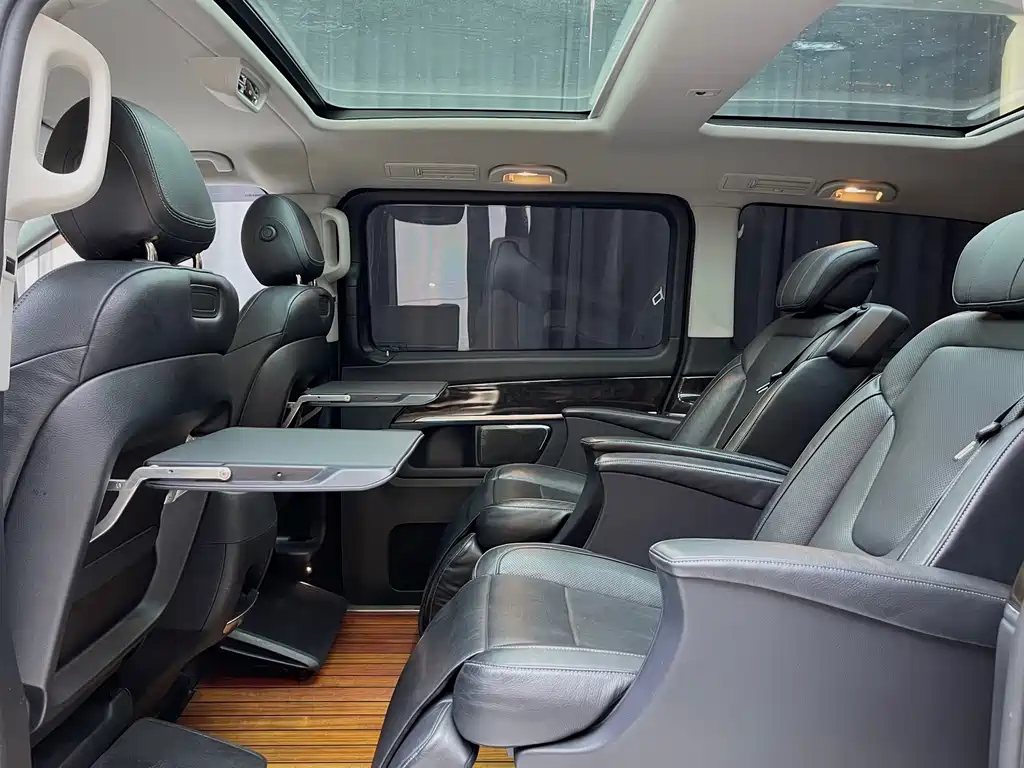 Mercedes-Benz V-Class V 260 Distinguished CN-V