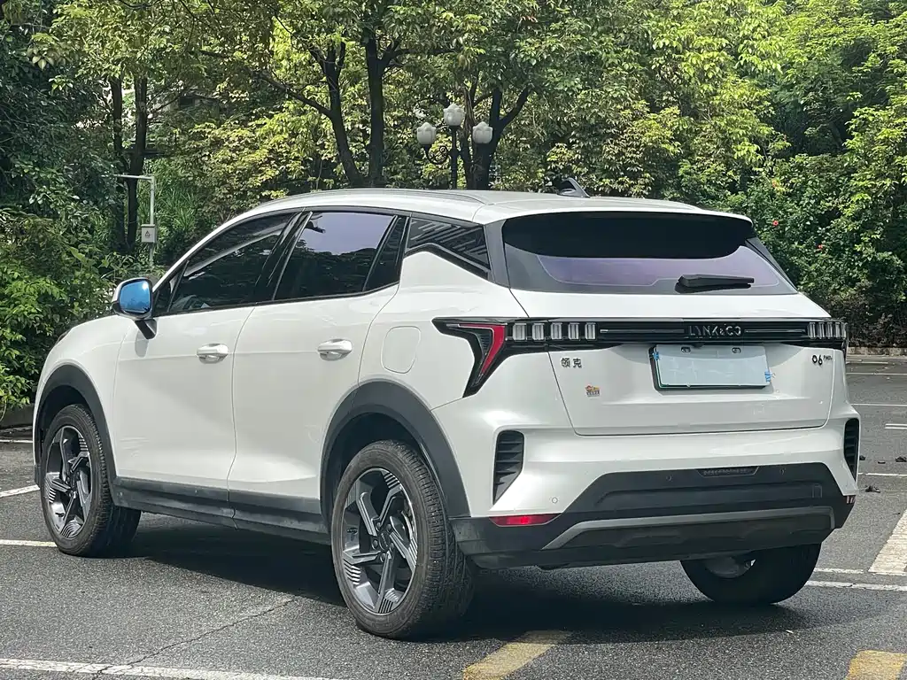 Lynk & Co 06 EM-P PHEV 84 KM Range Pro