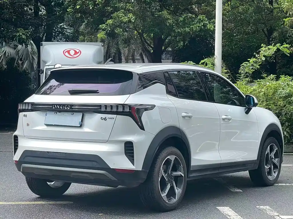Lynk & Co 06 EM-P PHEV 84 KM Range Pro