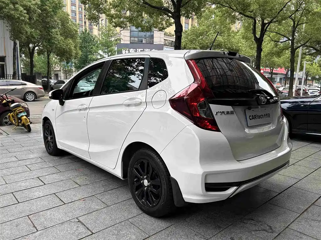 Fit 1.5 L CVT Comfort