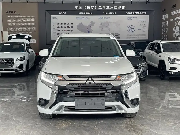 Mitsubishi Outlander Facelift 2.0 L 2 WD Smooth Travel 5-seat